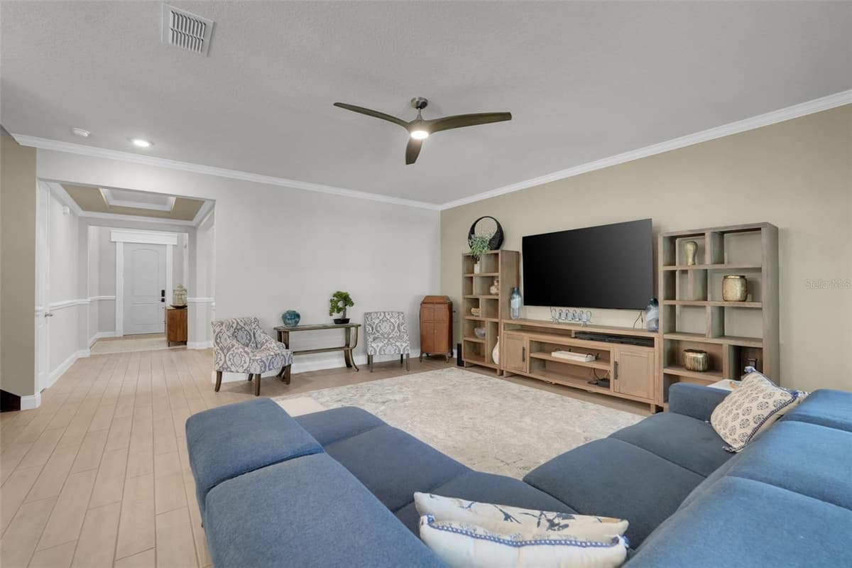 8254 PROCIDA ISLE LANE — photo 12 of 52