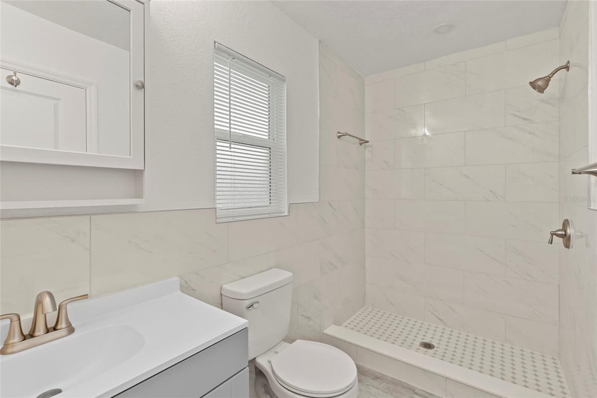 2827 16TH AVENUE — photo 17 of 38