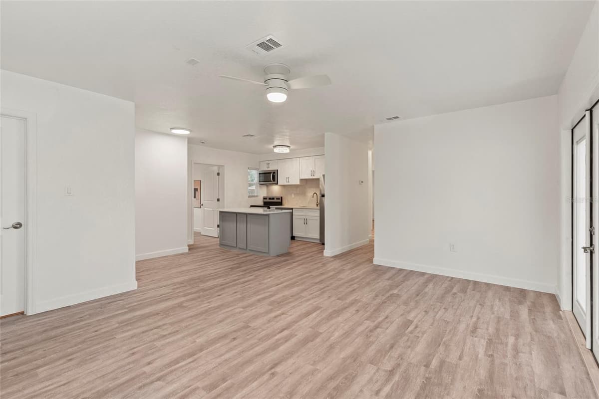 2827 16TH AVENUE — photo 7 of 38