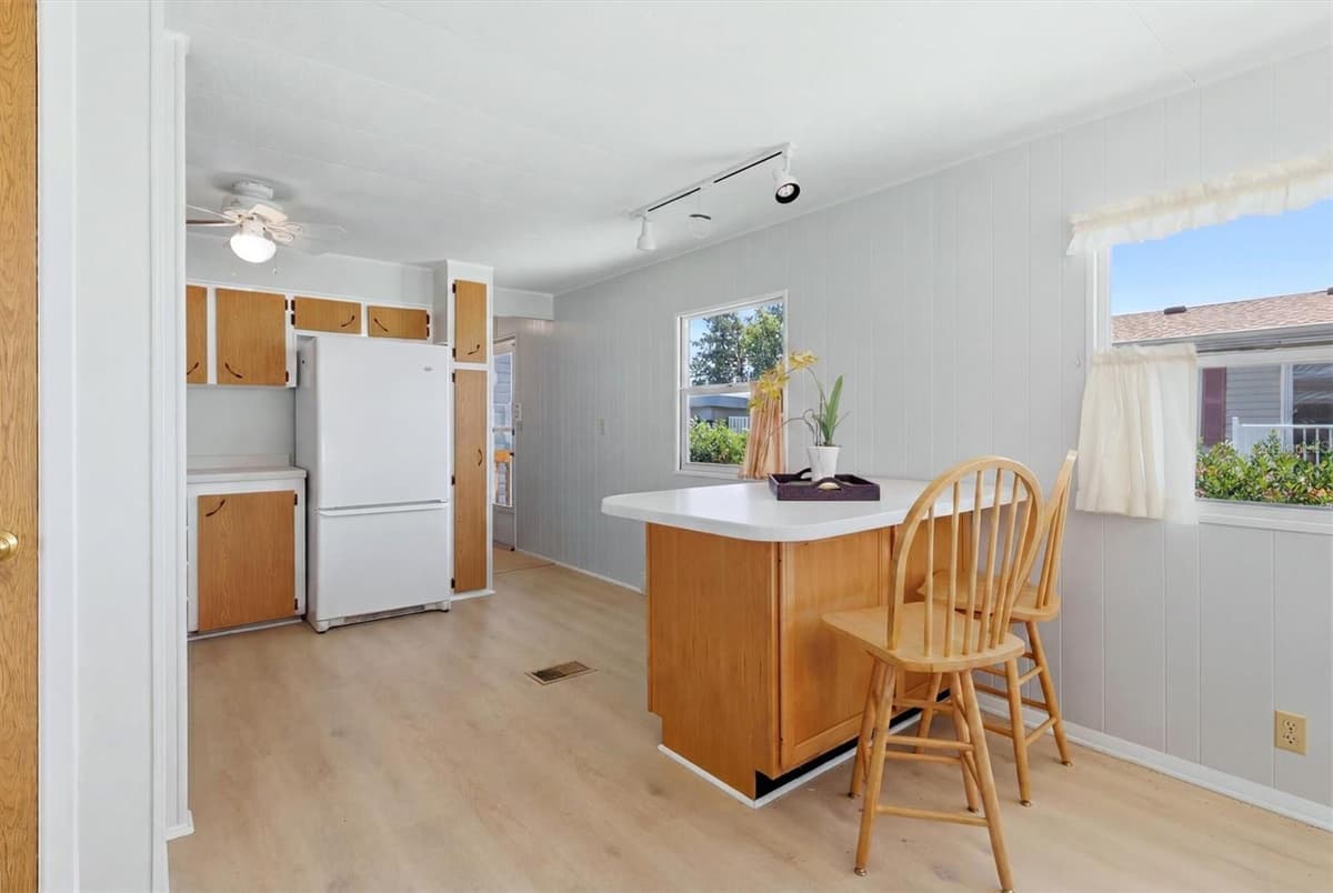 1208 44TH AVENUE DRIVE — photo 10 of 45