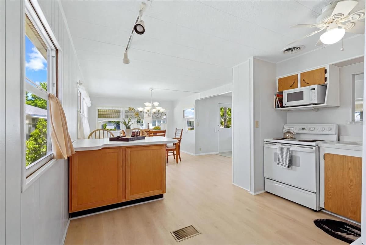 1208 44TH AVENUE DRIVE — photo 11 of 45
