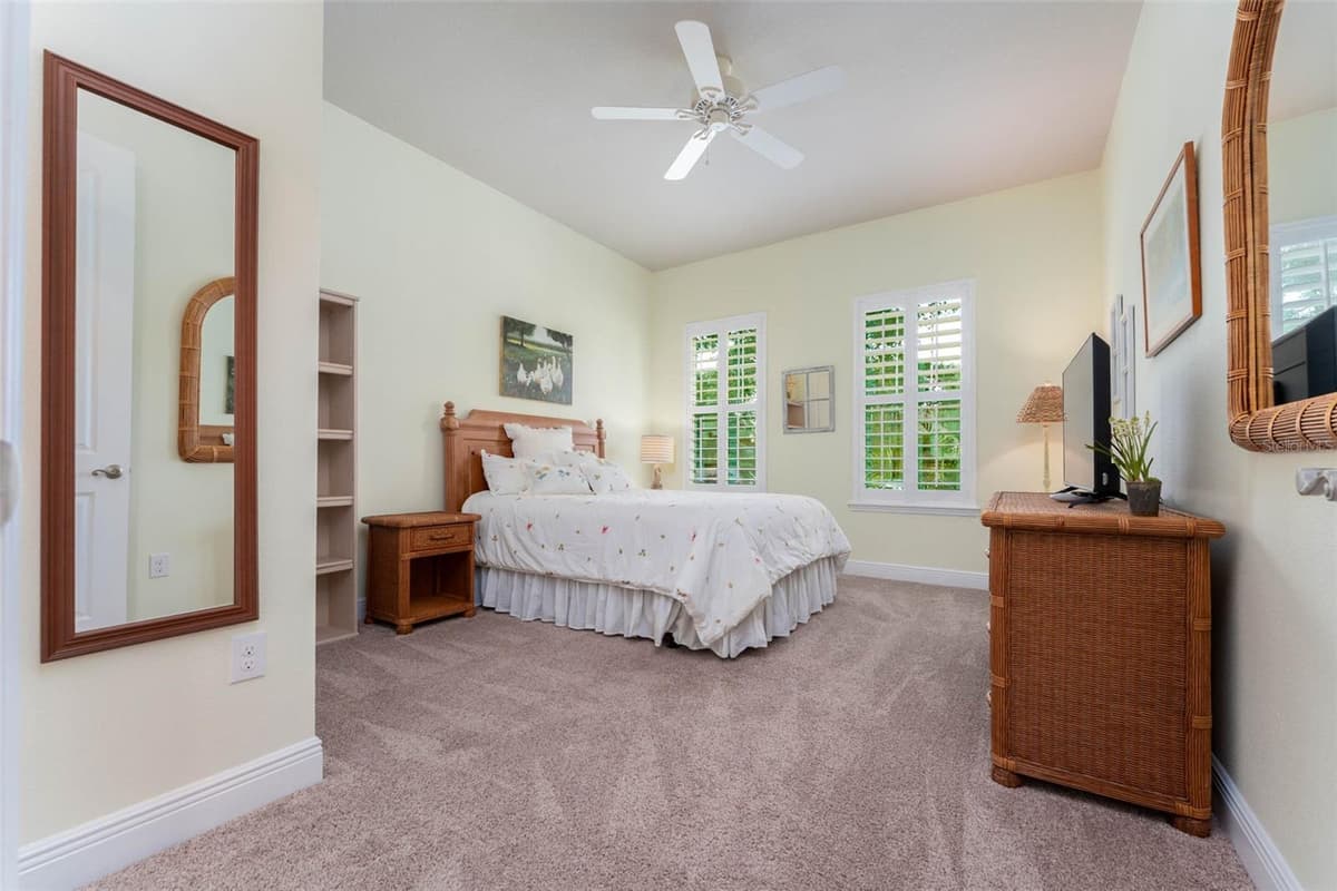 14008 SWALLOW HILL DRIVE — photo 6 of 46