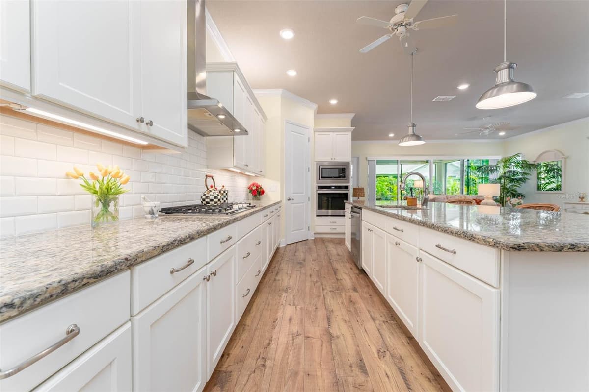 14008 SWALLOW HILL DRIVE — photo 18 of 46