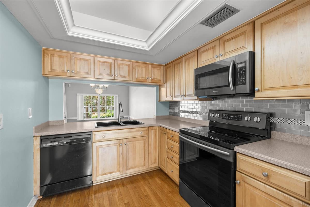 5116 BAYSHORE BOULEVARD — photo 32 of 84