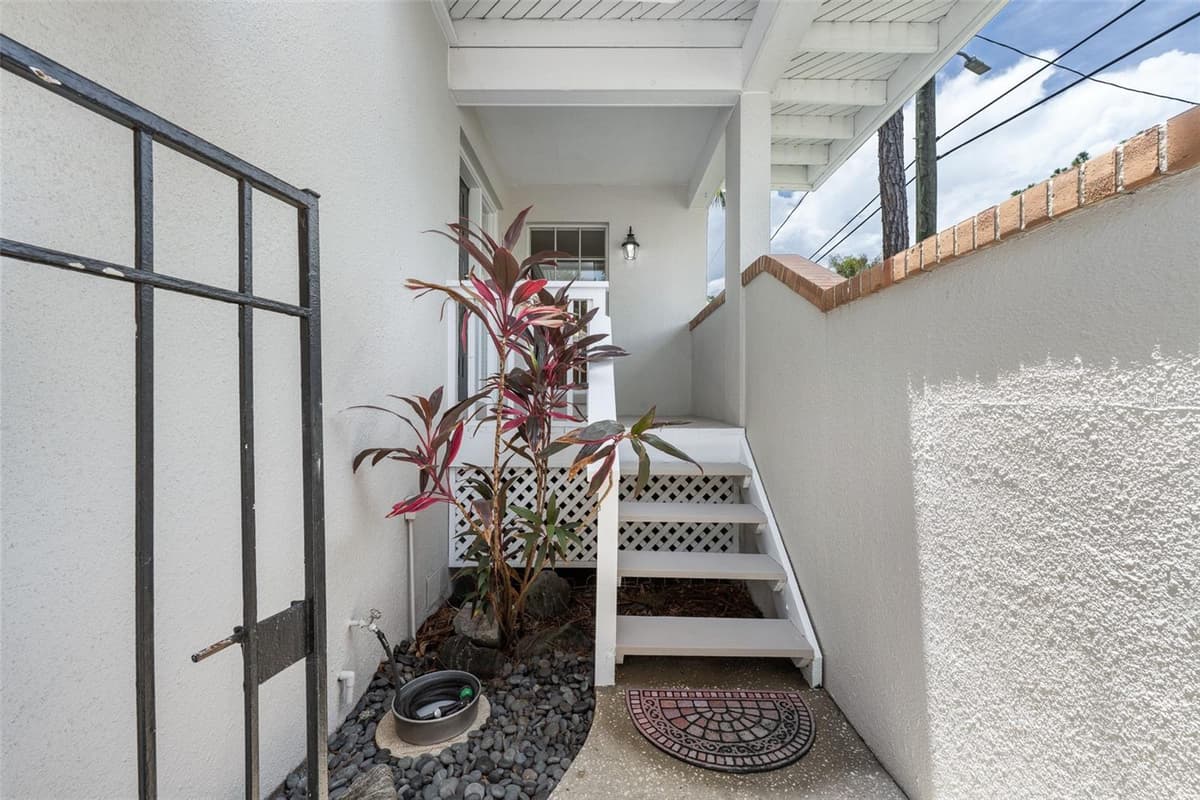 5116 BAYSHORE BOULEVARD — photo 3 of 84