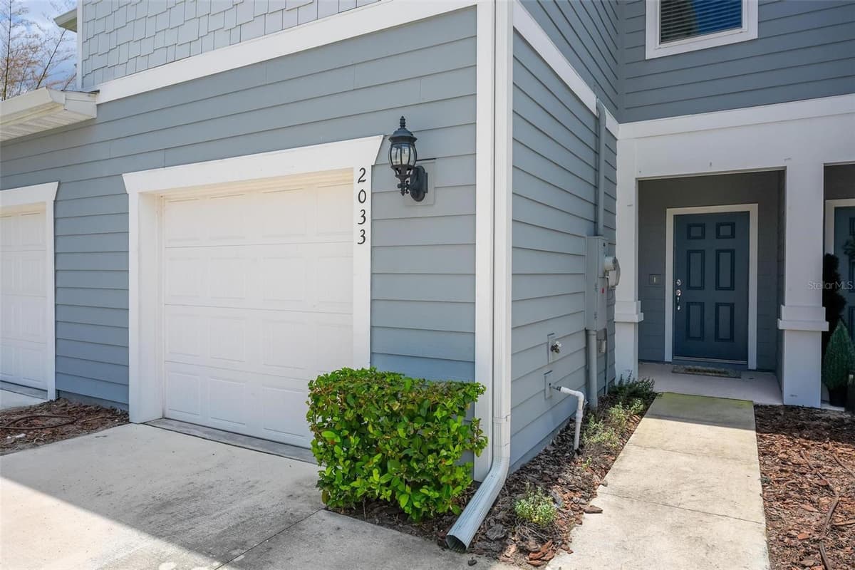 2033 CANNY COVE — photo 2 of 55
