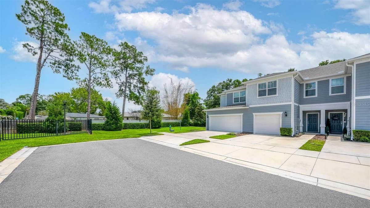 2033 CANNY COVE — photo 3 of 55