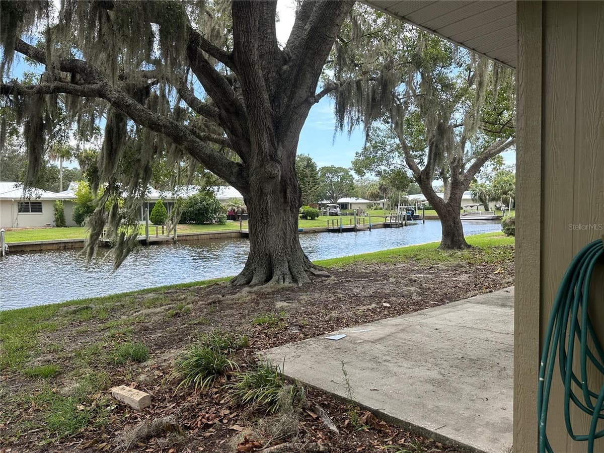 11261 BAYSHORE DRIVE — photo 1 of 6