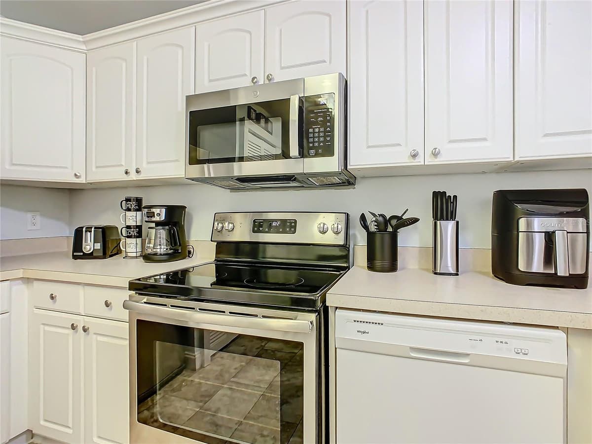 8825 CORAL PALMS COURT — photo 6 of 59