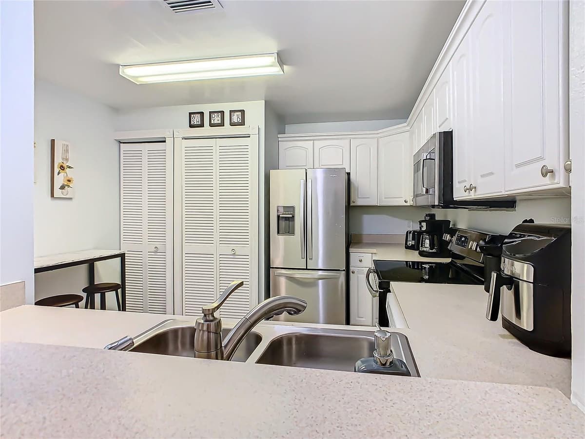 8825 CORAL PALMS COURT — photo 10 of 59