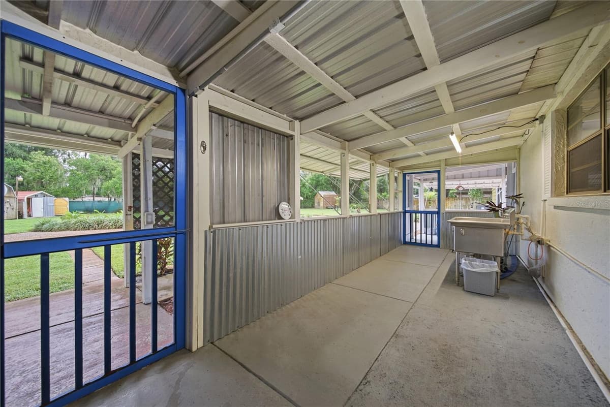 3704 THONOTOSASSA ROAD — photo 34 of 52
