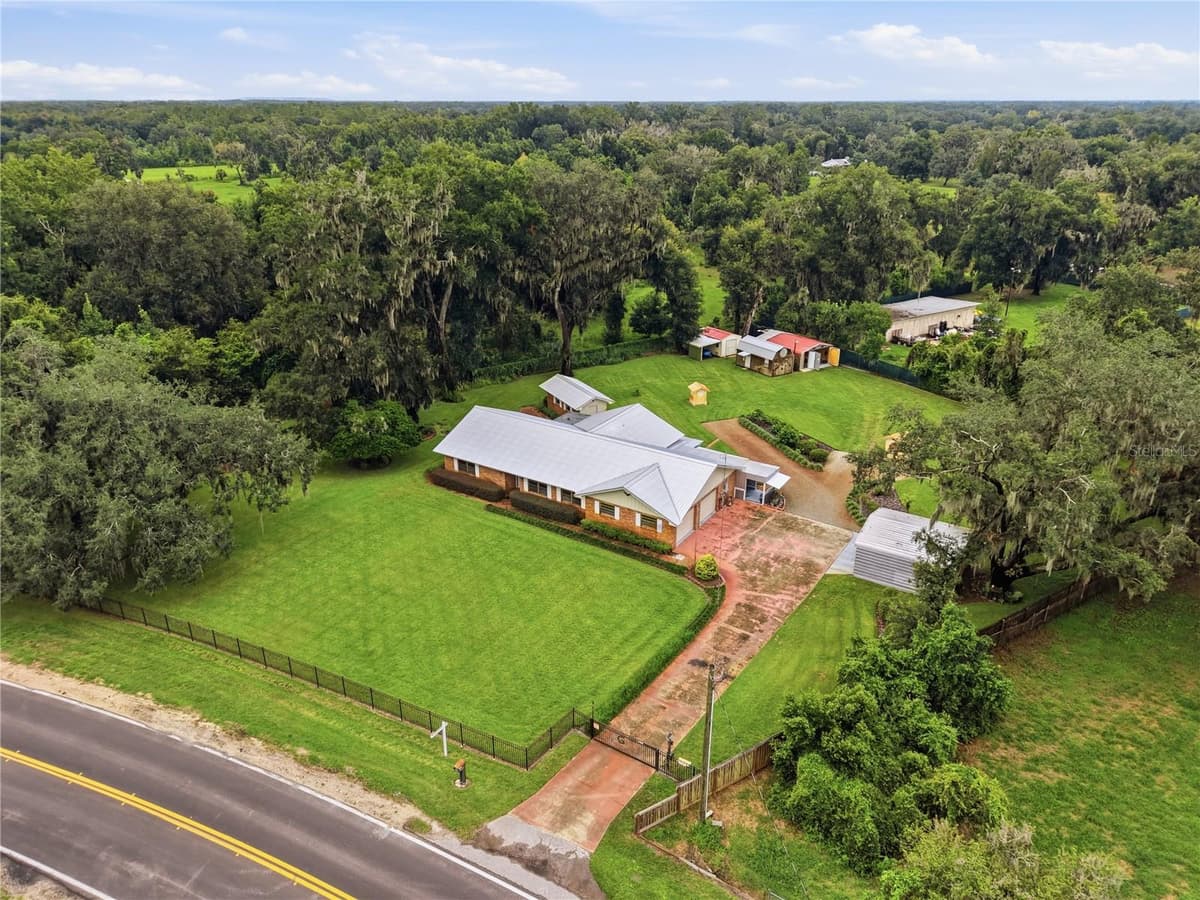 3704 THONOTOSASSA ROAD — photo 42 of 52
