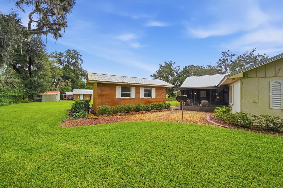 3704 THONOTOSASSA ROAD — photo 43 of 52