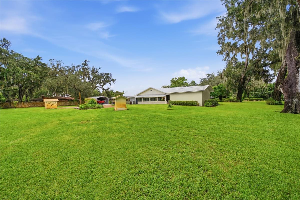3704 THONOTOSASSA ROAD — photo 38 of 52
