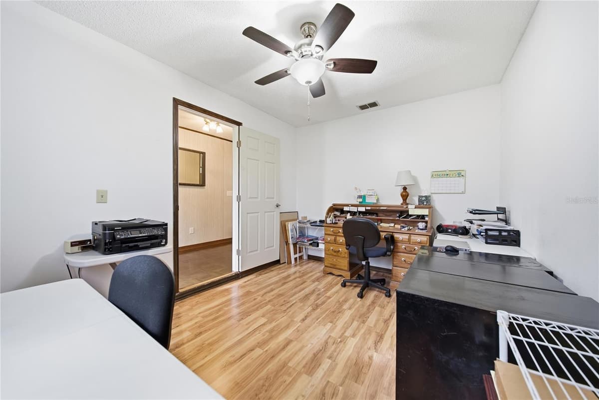 3704 THONOTOSASSA ROAD — photo 10 of 52