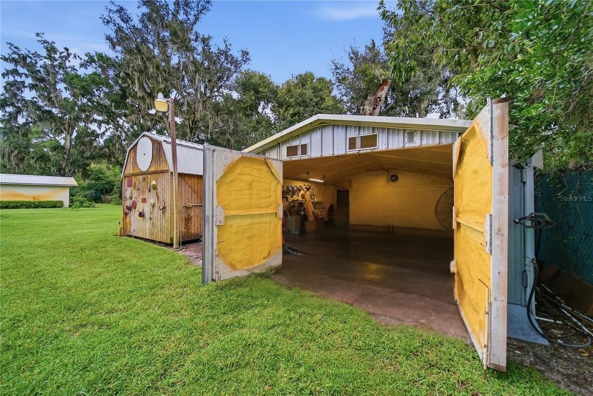 3704 THONOTOSASSA ROAD — photo 45 of 52