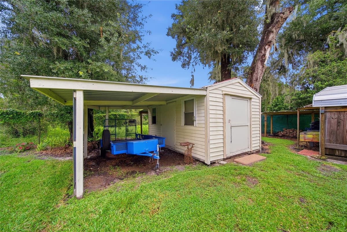 3704 THONOTOSASSA ROAD — photo 47 of 52