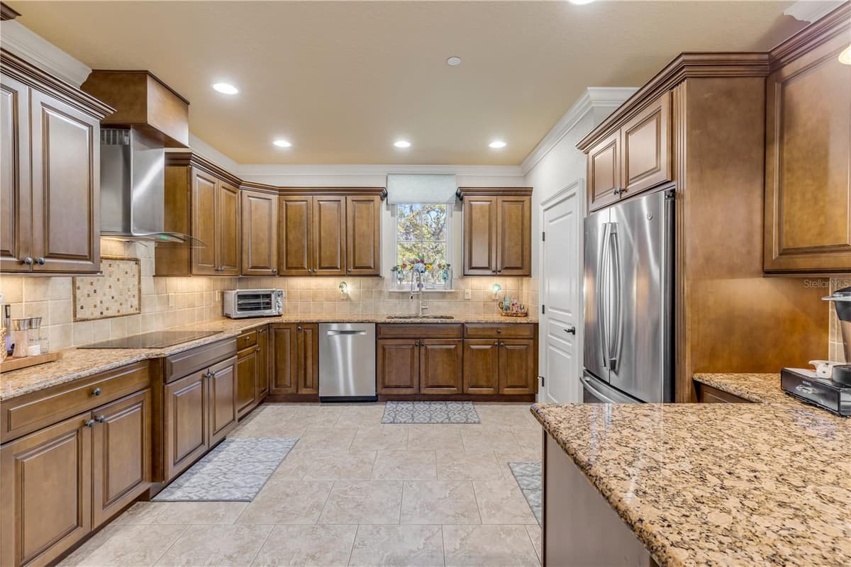 5090 RIVERSIDE DRIVE — photo 34 of 60