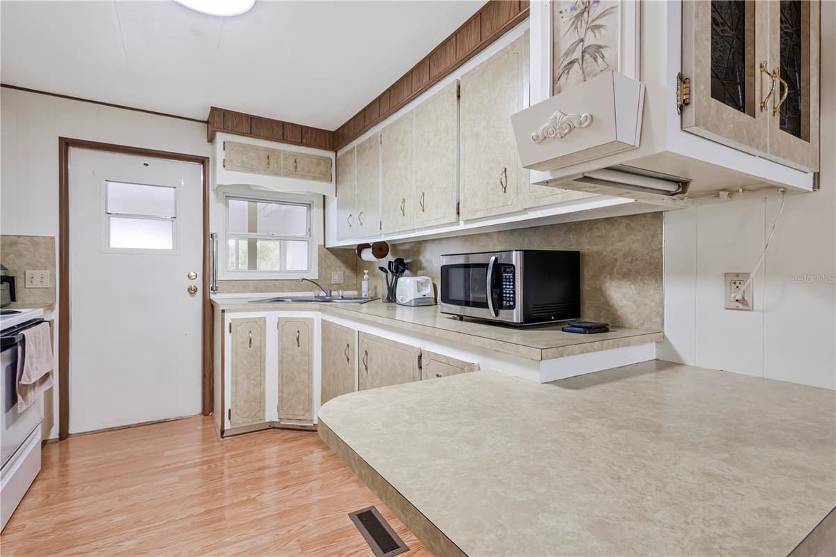3324 TIKI DRIVE — photo 10 of 32