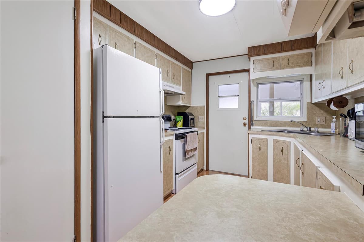 3324 TIKI DRIVE — photo 11 of 32