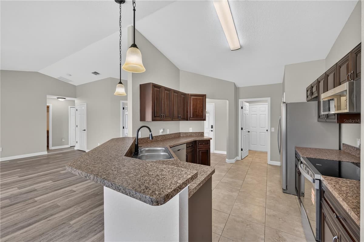 7 WILLOW RUN DRIVE — photo 18 of 41