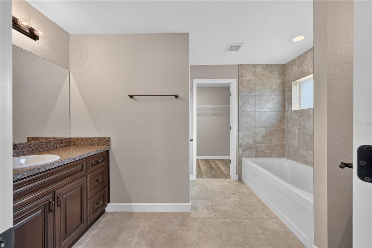 7 WILLOW RUN DRIVE — photo 24 of 41