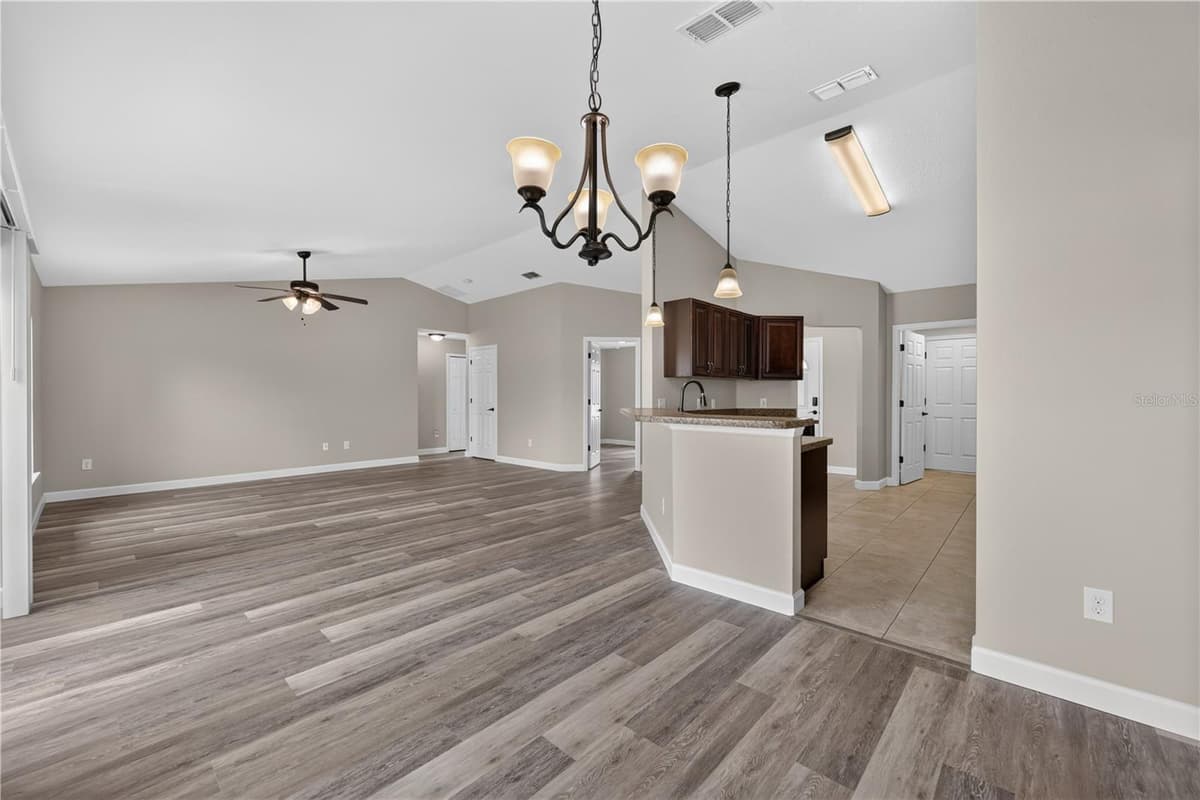 7 WILLOW RUN DRIVE — photo 14 of 41