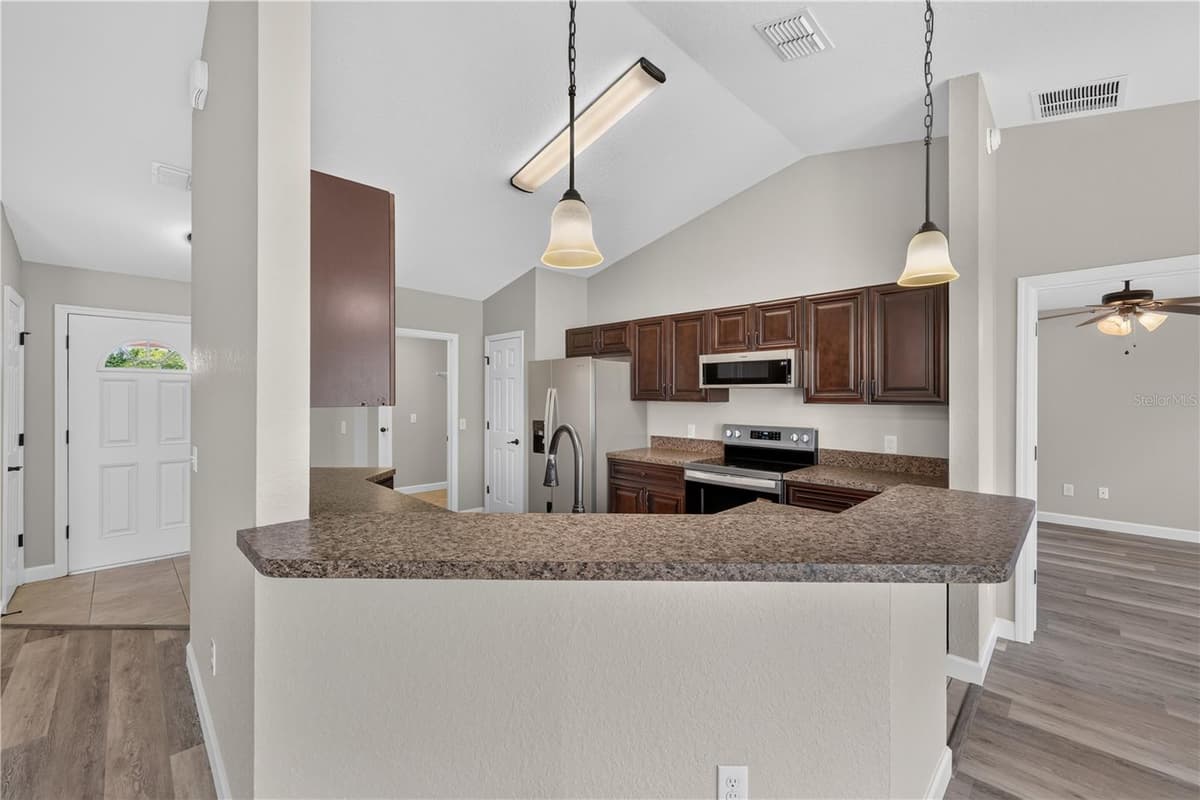7 WILLOW RUN DRIVE — photo 17 of 41