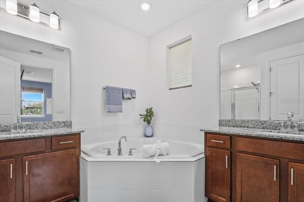 9953 SUMMERLAKE GROVES STREET — photo 52 of 84