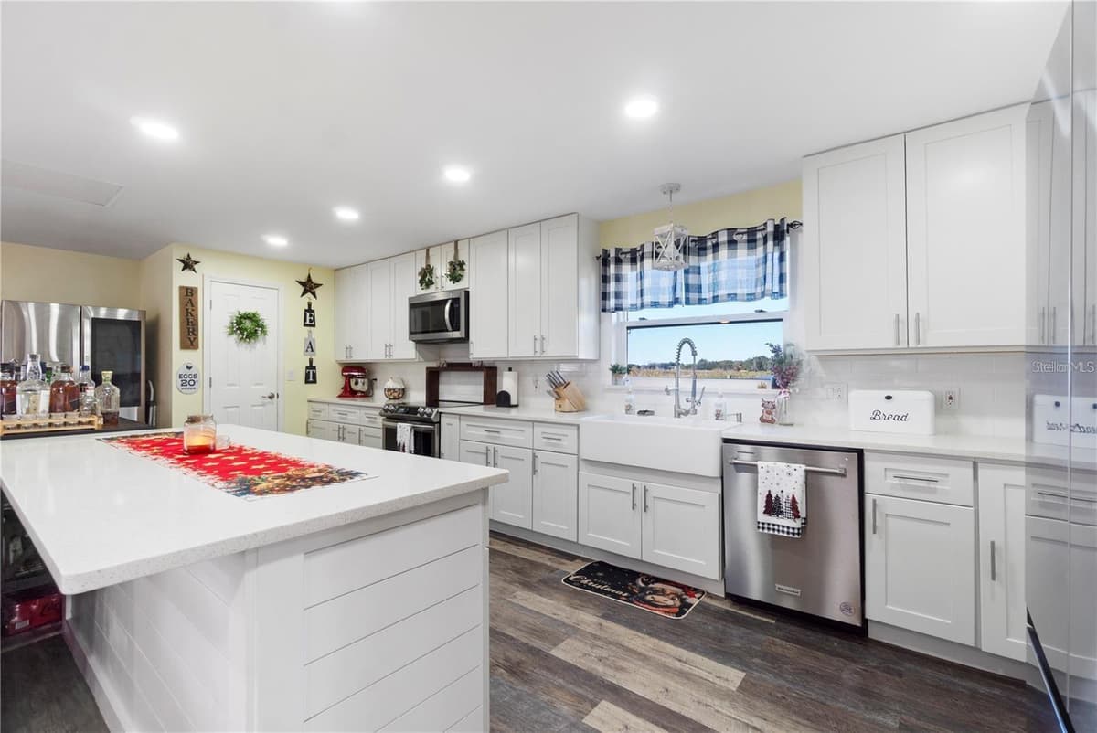 15525 VILLA CITY ROAD — photo 17 of 60