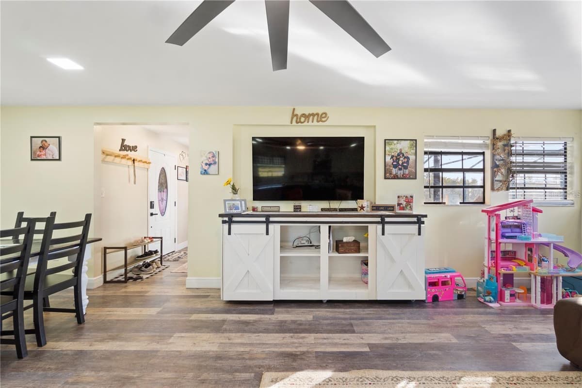 15525 VILLA CITY ROAD — photo 15 of 60