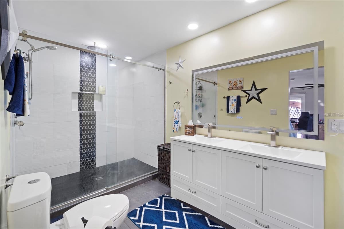 15525 VILLA CITY ROAD — photo 8 of 60