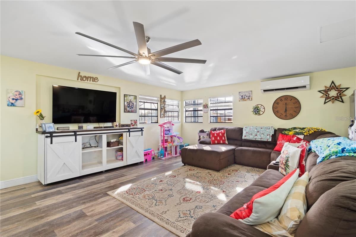 15525 VILLA CITY ROAD — photo 13 of 60