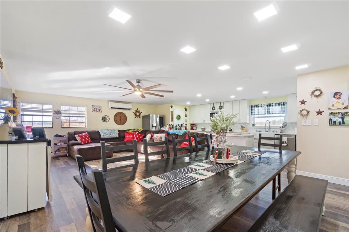 15525 VILLA CITY ROAD — photo 10 of 60