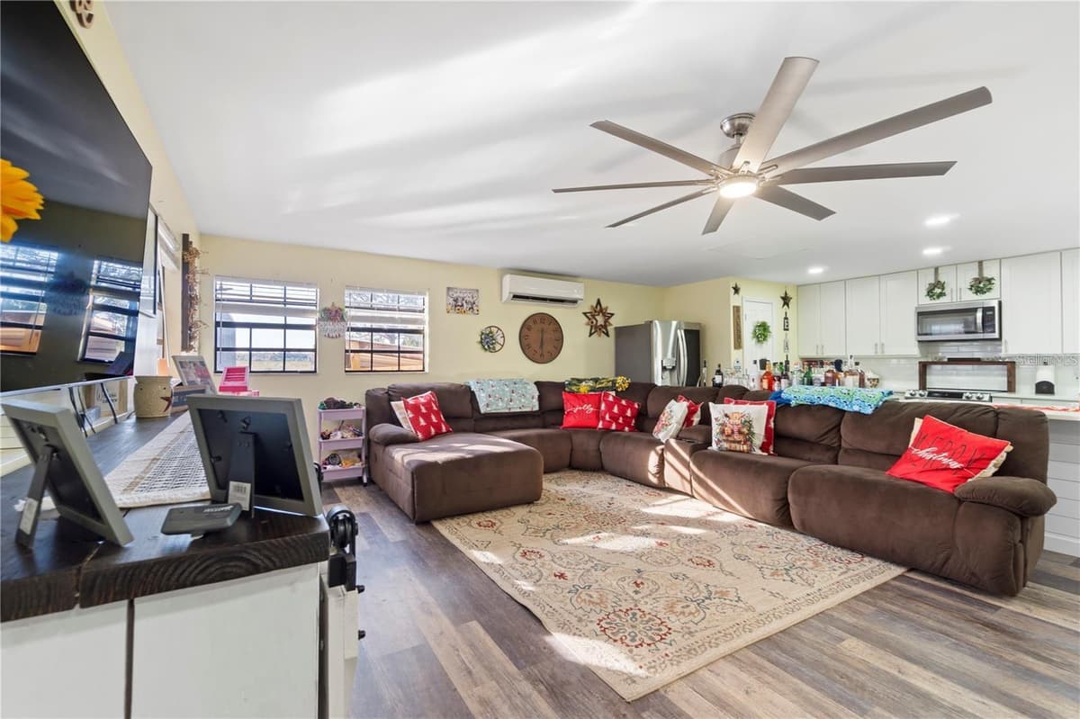 15525 VILLA CITY ROAD — photo 11 of 60