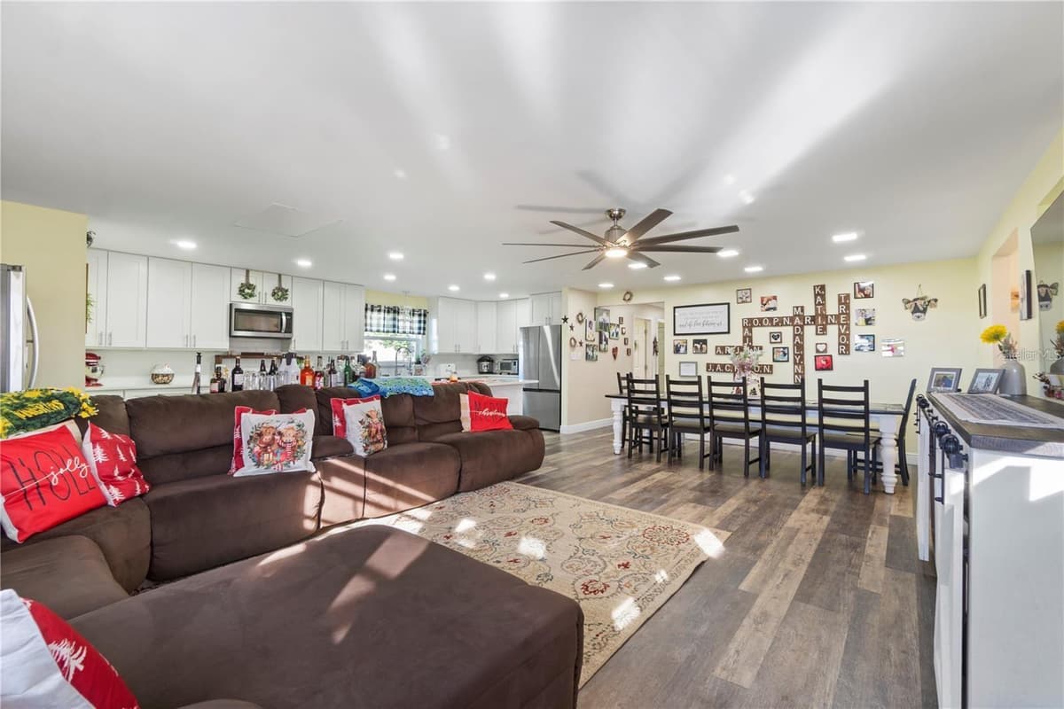 15525 VILLA CITY ROAD — photo 14 of 60
