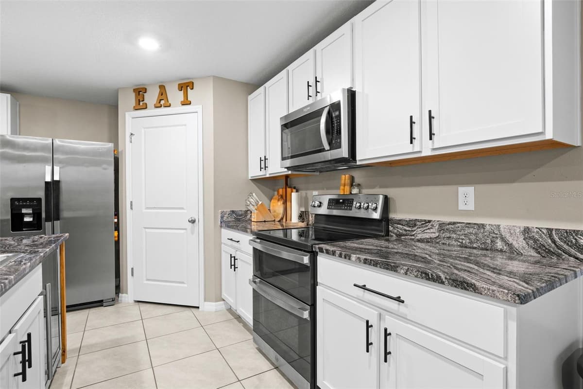 5480 FLINT HILLS DRIVE — photo 9 of 57