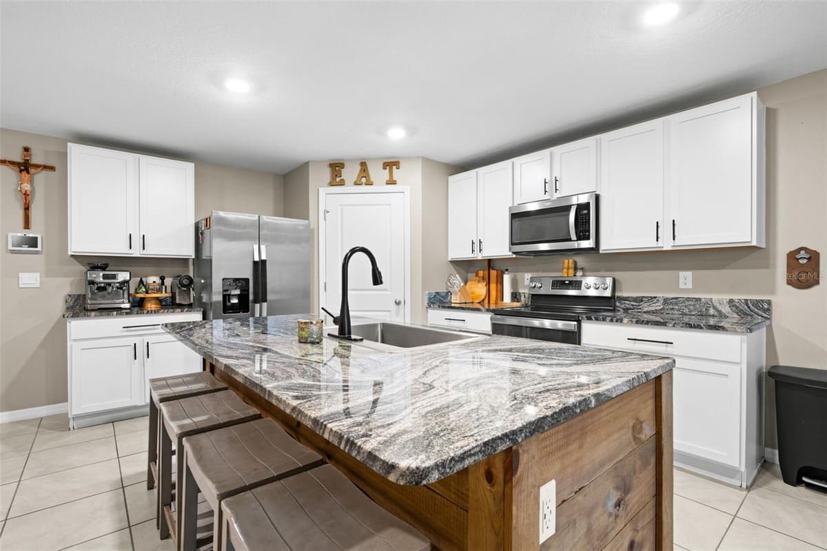 5480 FLINT HILLS DRIVE — photo 10 of 57