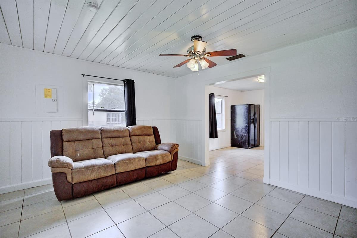 131 WIGGINS AVENUE — photo 7 of 30