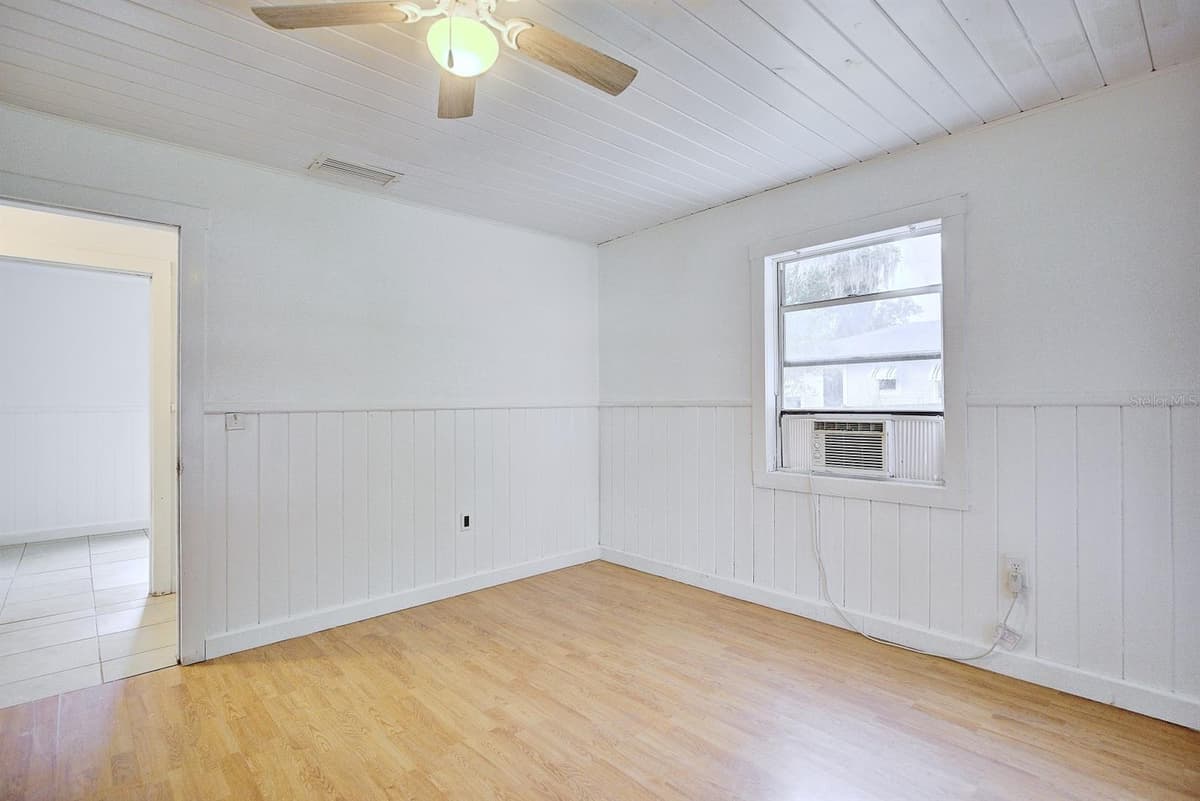 131 WIGGINS AVENUE — photo 17 of 30