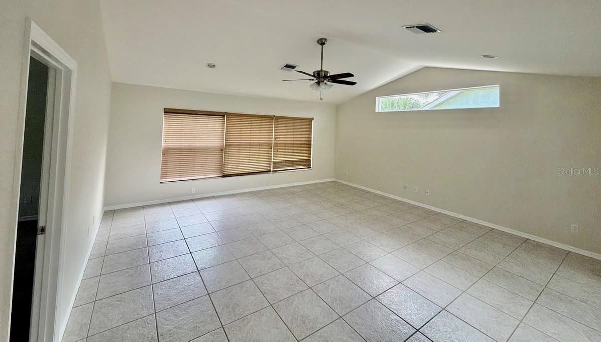 229 VENICE PALMS BOULEVARD — photo 6 of 11