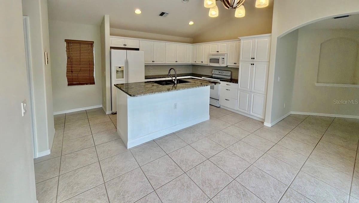 229 VENICE PALMS BOULEVARD — photo 2 of 11
