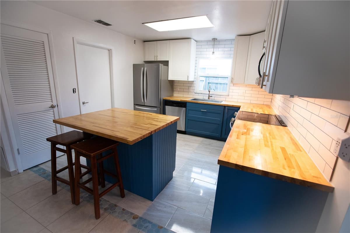 526 DORSET CIRCLE — photo 6 of 30