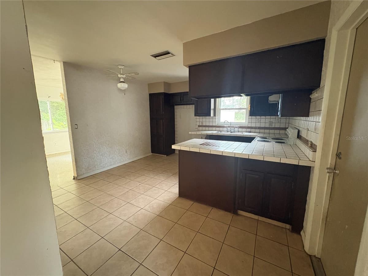 9202 ABBOT DRIVE — photo 10 of 20