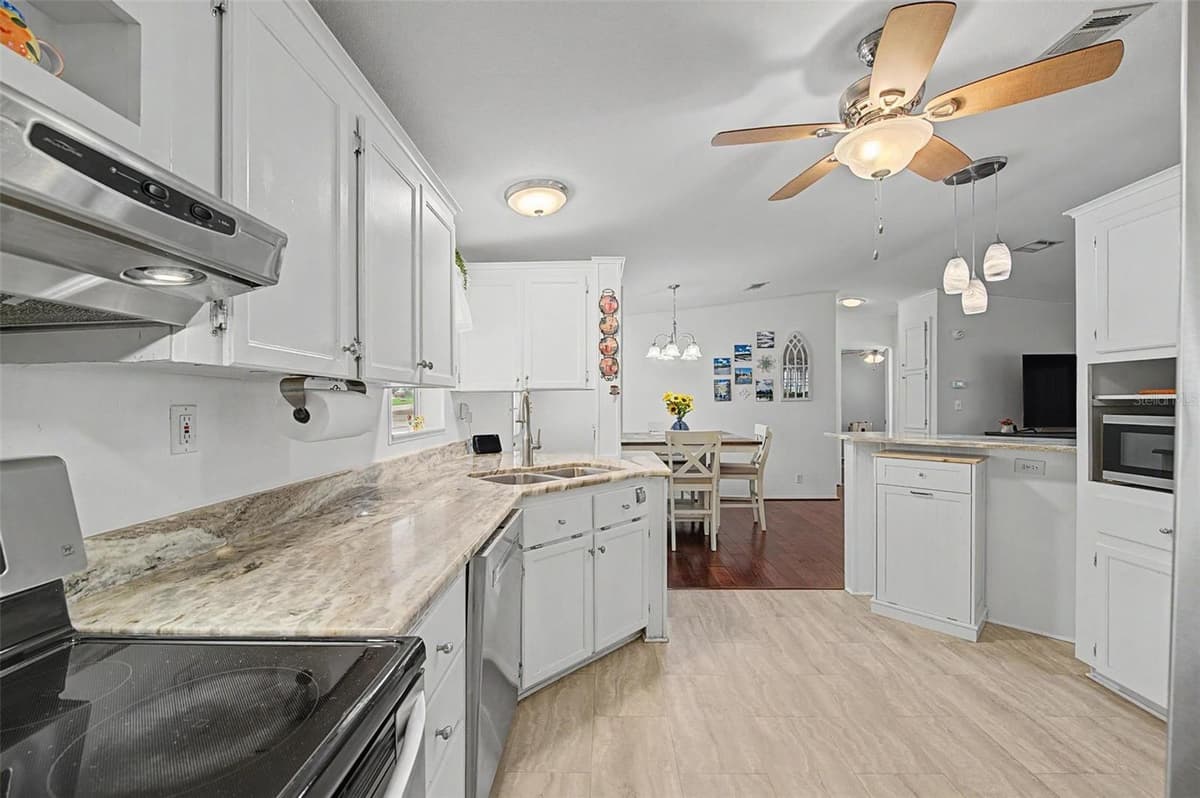 37719 NEWAL AVENUE — photo 7 of 40