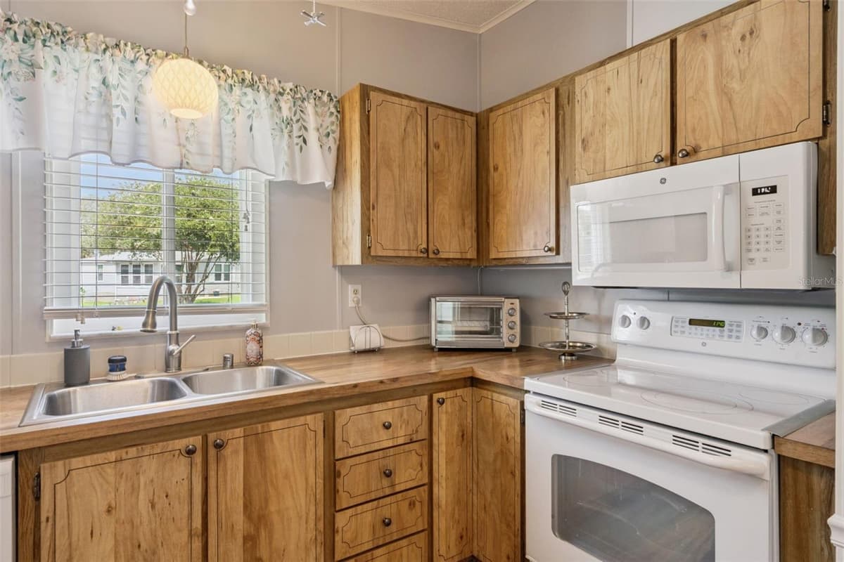 903 OLEANDER STREET — photo 12 of 20