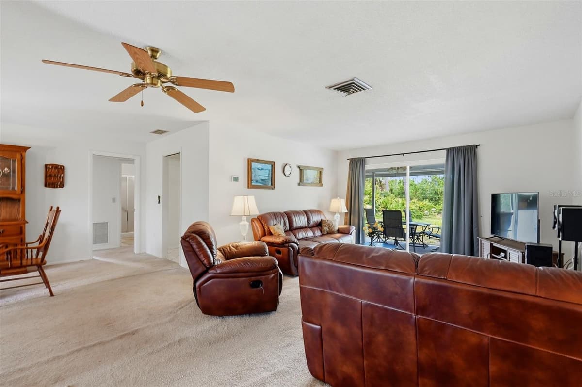 427 RUBENS DRIVE — photo 10 of 36