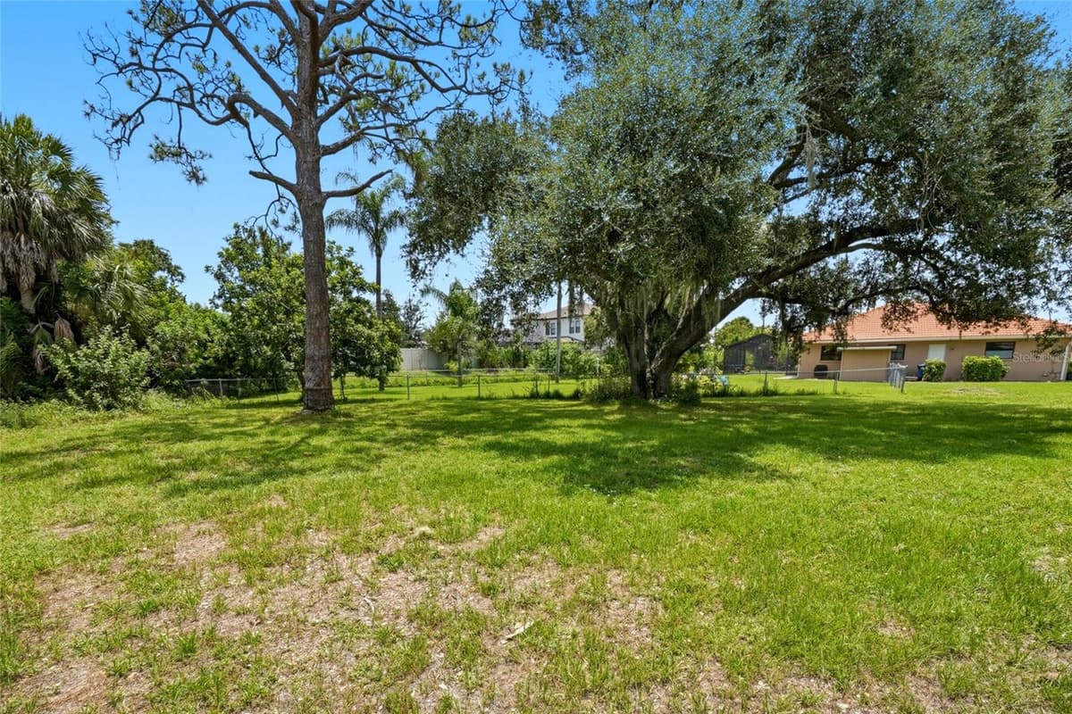 427 RUBENS DRIVE — photo 32 of 36