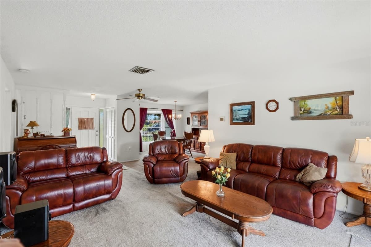 427 RUBENS DRIVE — photo 11 of 36