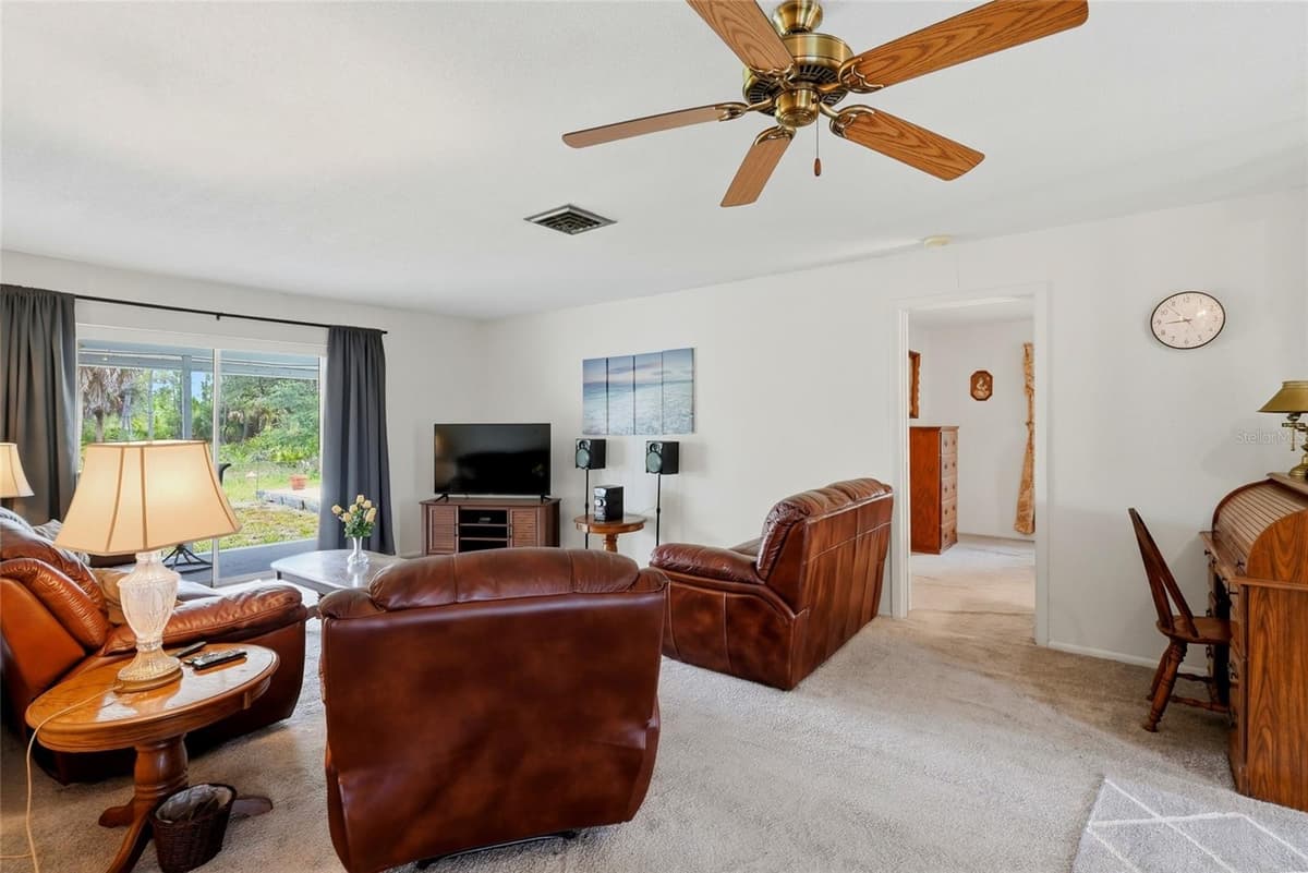 427 RUBENS DRIVE — photo 12 of 36